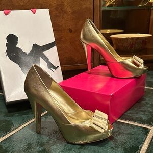 Paris Hilton Gold Bow Peep-Toe Heels